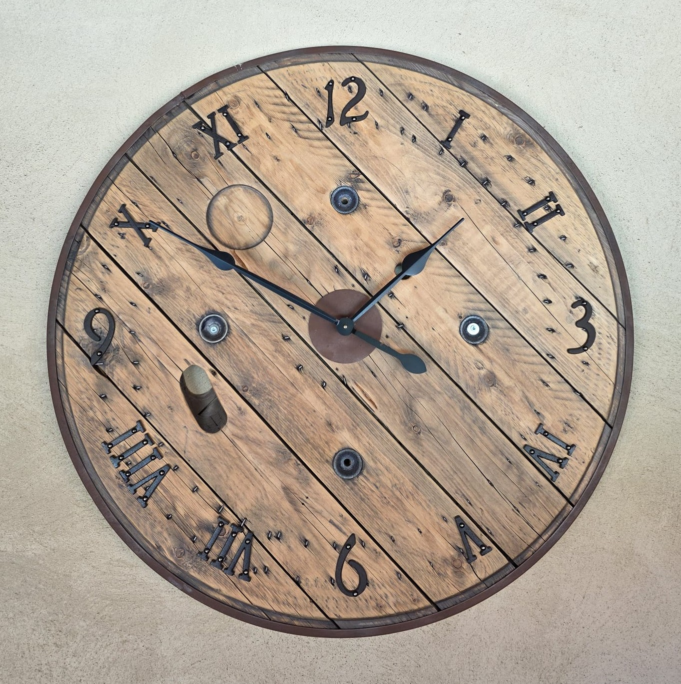 horloge-touret-bois-chiffres romains -et-arabes-lou-mind-creations